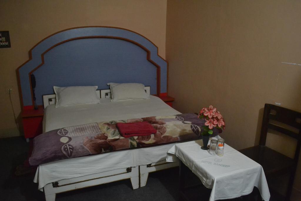 Hotel Sandeep Benares Kamer foto