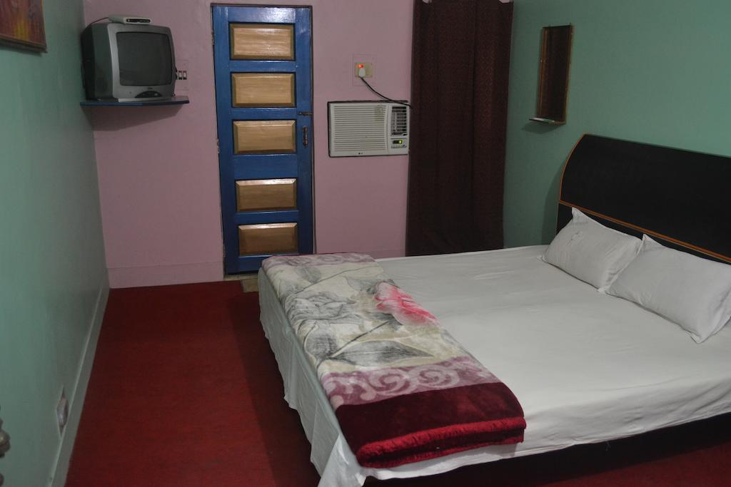 Hotel Sandeep Benares Buitenkant foto