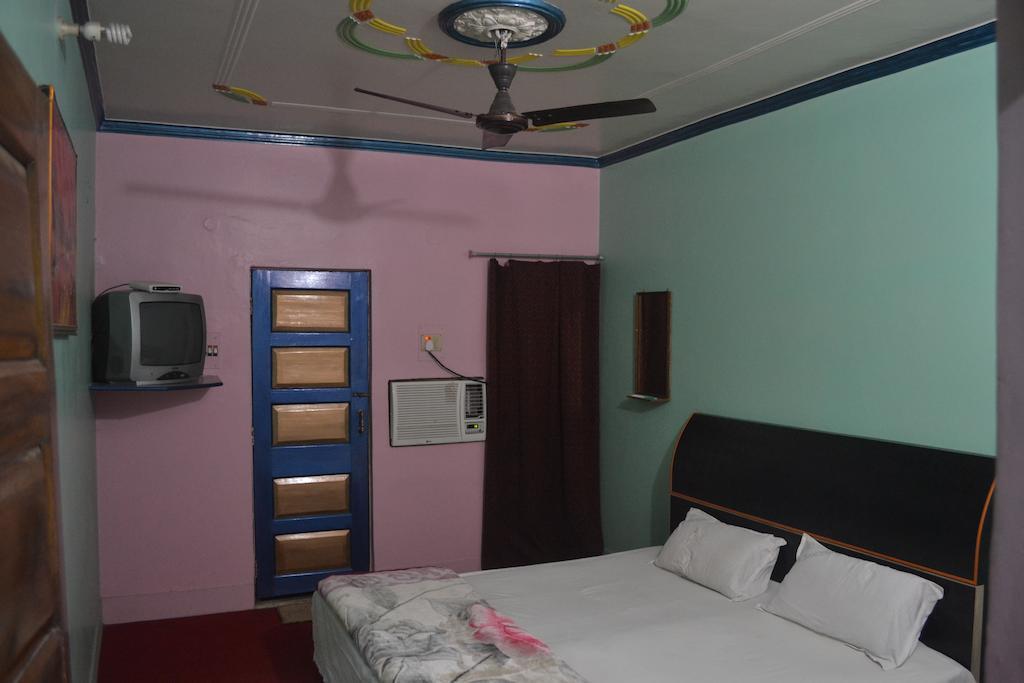 Hotel Sandeep Benares Buitenkant foto