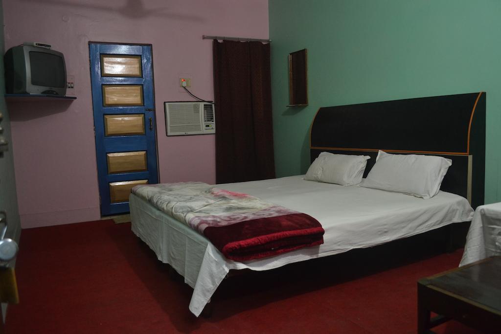 Hotel Sandeep Benares Buitenkant foto