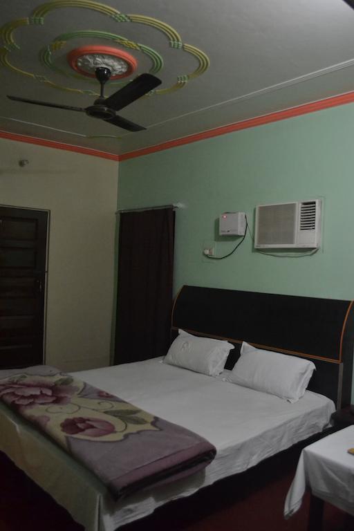 Hotel Sandeep Benares Buitenkant foto